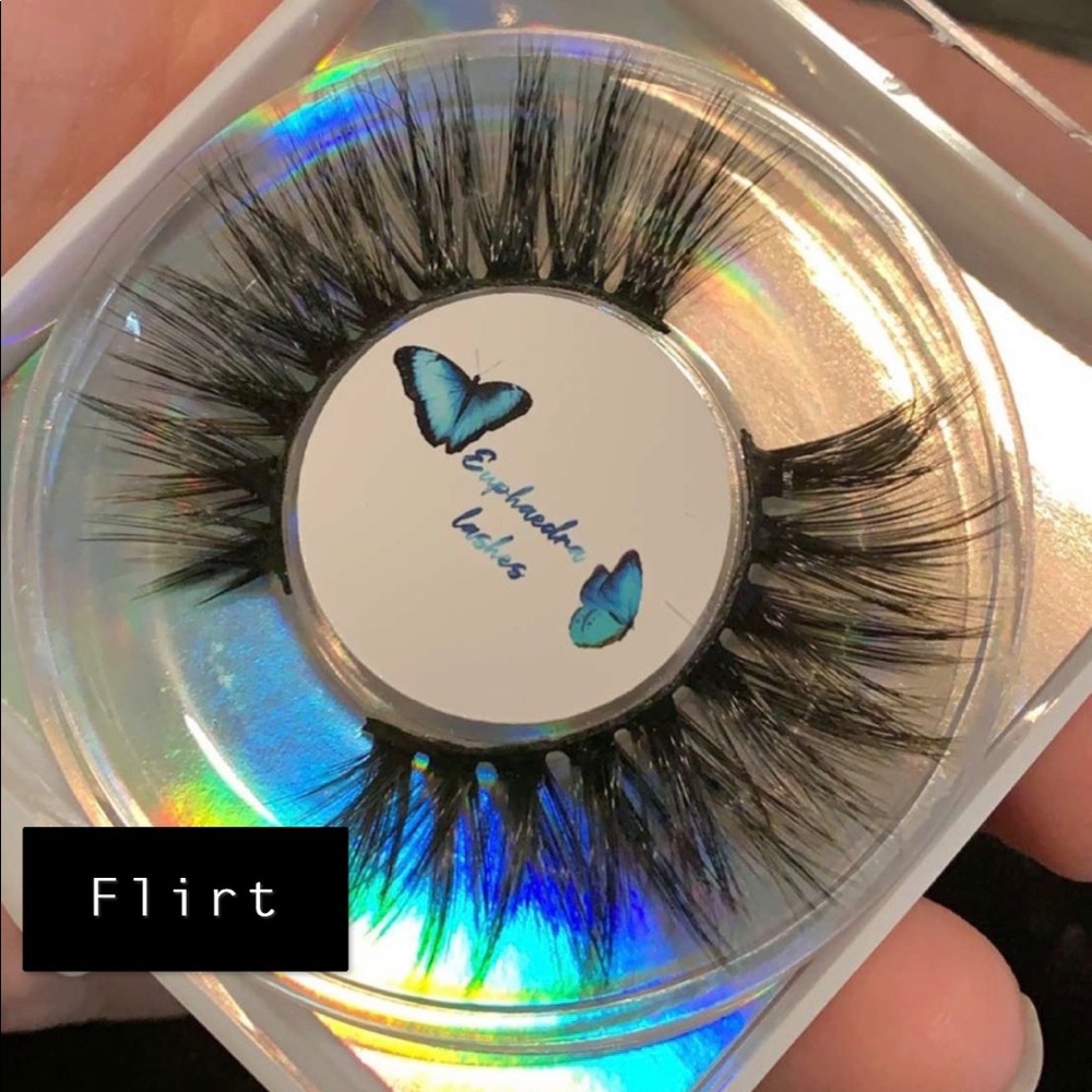 Lashes in the style Flirt